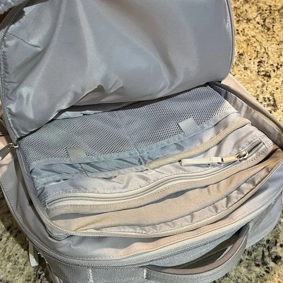 The North Face Base Camp Voyager Backpack 26 L - Picture 3 of 11